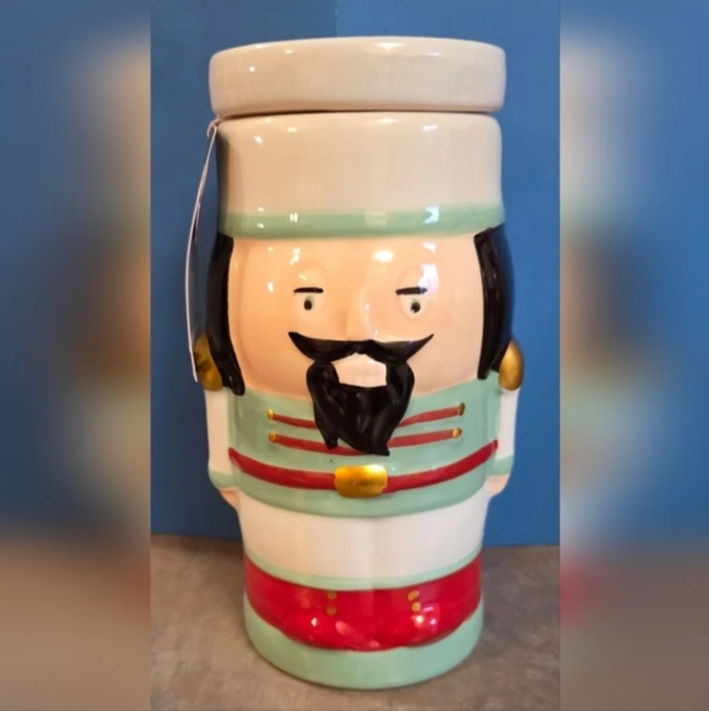 🔺️🆕️🔺️Kirklands Set Of Two, Nutcracker Candles.